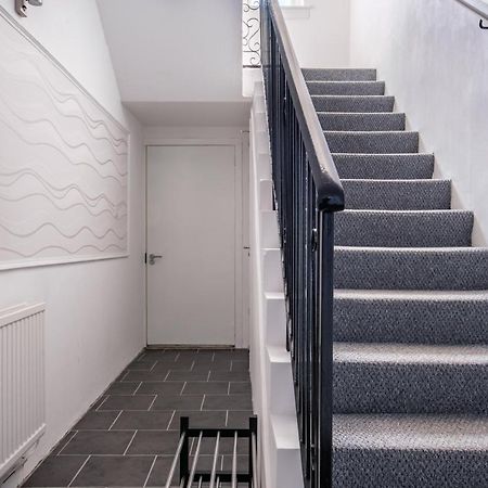 The Douglas - Spacious 2 Bed Apartment In Uddingston Eksteriør bilde