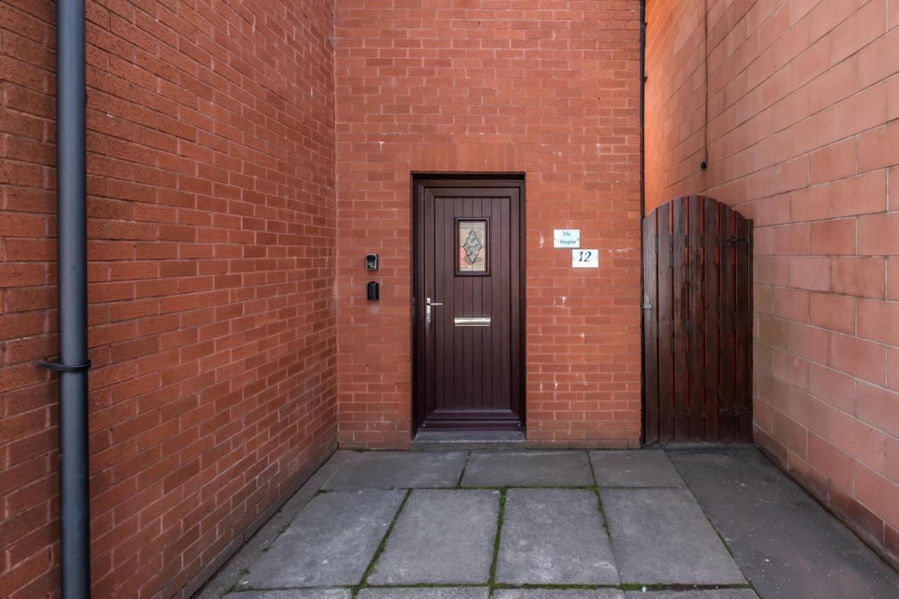 The Douglas - Spacious 2 Bed Apartment In Uddingston Eksteriør bilde