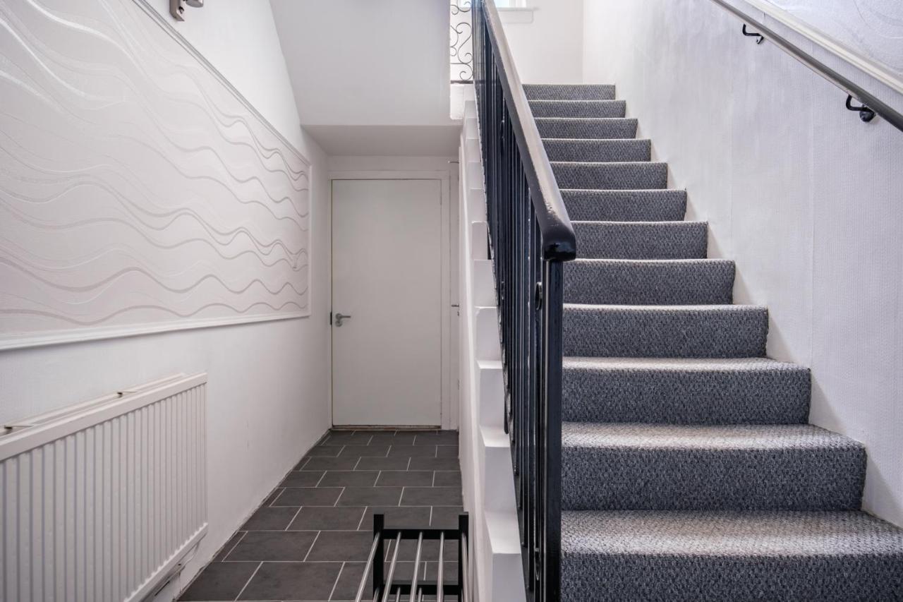 The Douglas - Spacious 2 Bed Apartment In Uddingston Eksteriør bilde