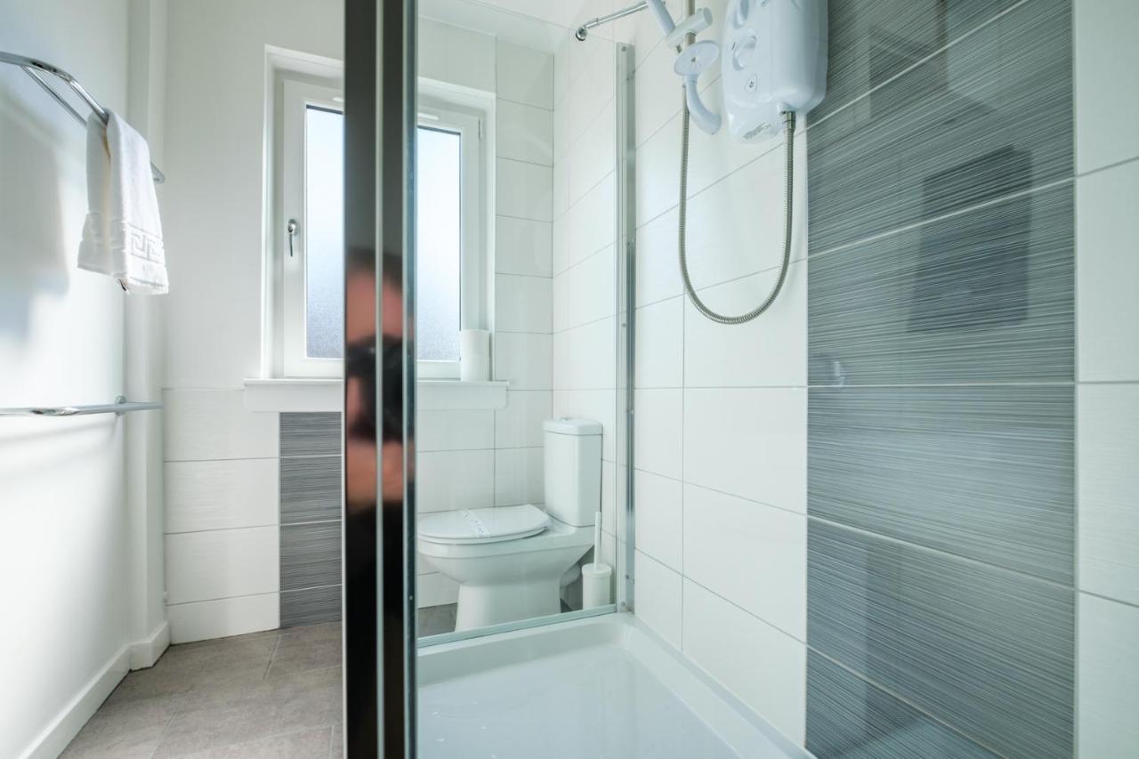 The Douglas - Spacious 2 Bed Apartment In Uddingston Eksteriør bilde