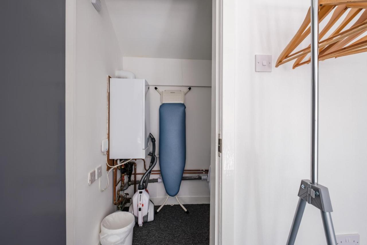 The Douglas - Spacious 2 Bed Apartment In Uddingston Eksteriør bilde