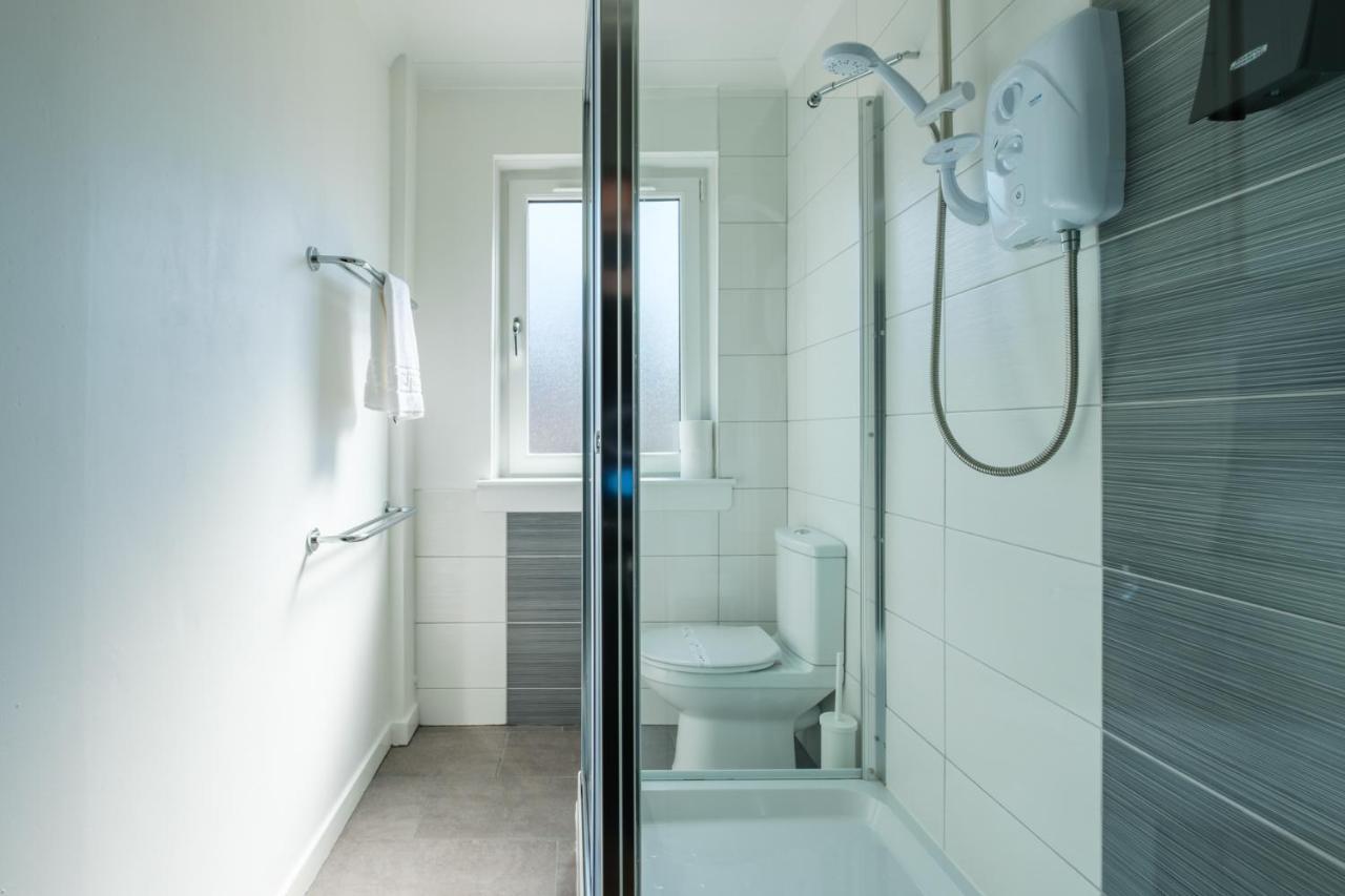 The Douglas - Spacious 2 Bed Apartment In Uddingston Eksteriør bilde