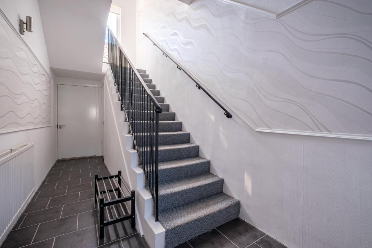 The Douglas - Spacious 2 Bed Apartment In Uddingston Eksteriør bilde