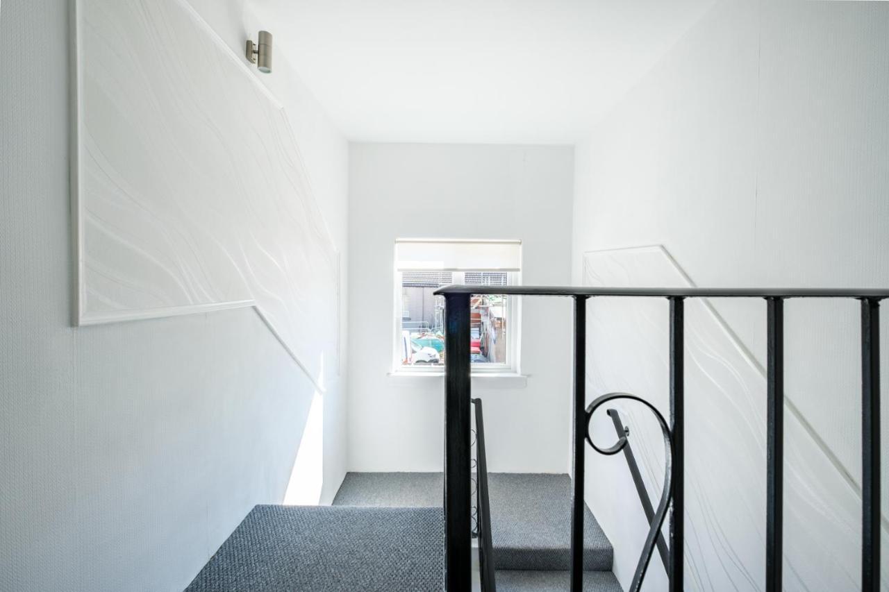 The Douglas - Spacious 2 Bed Apartment In Uddingston Eksteriør bilde