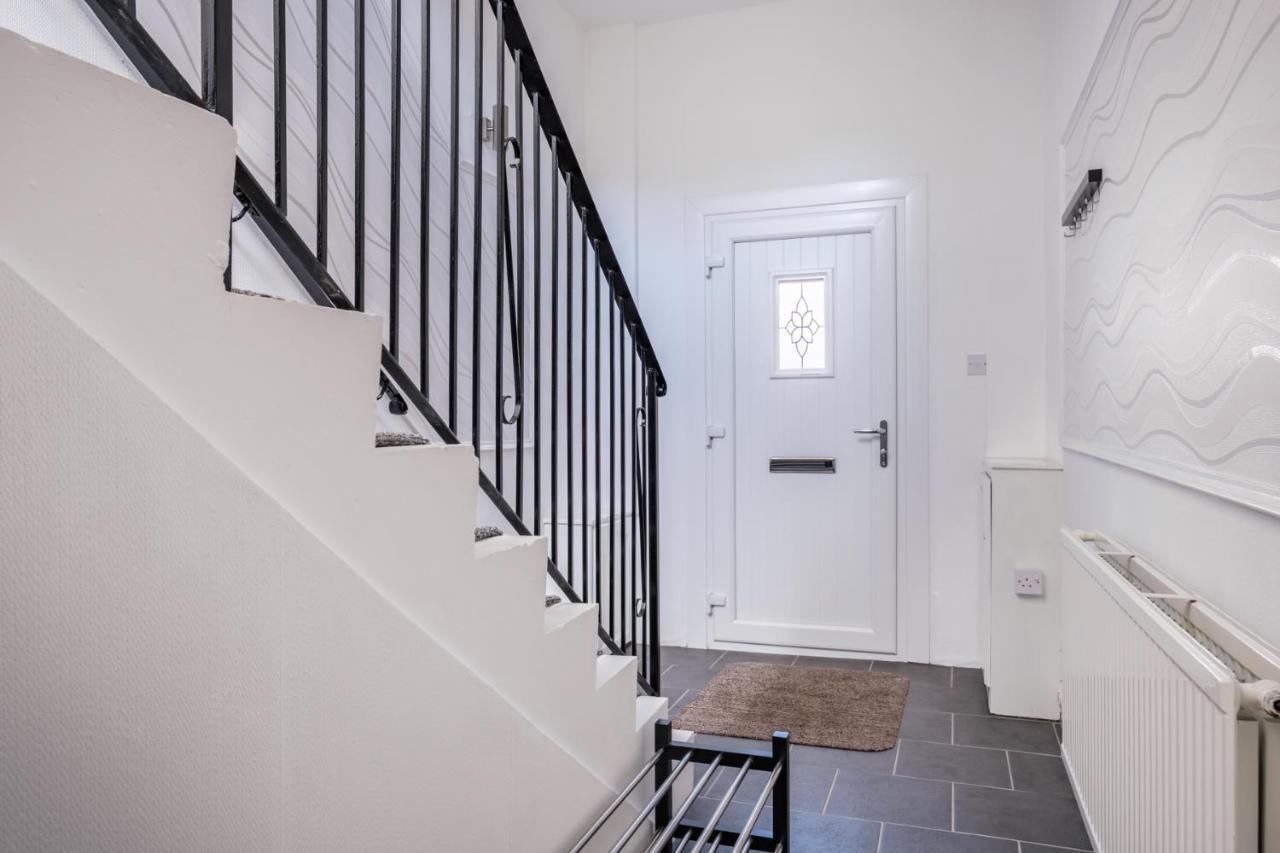 The Douglas - Spacious 2 Bed Apartment In Uddingston Eksteriør bilde